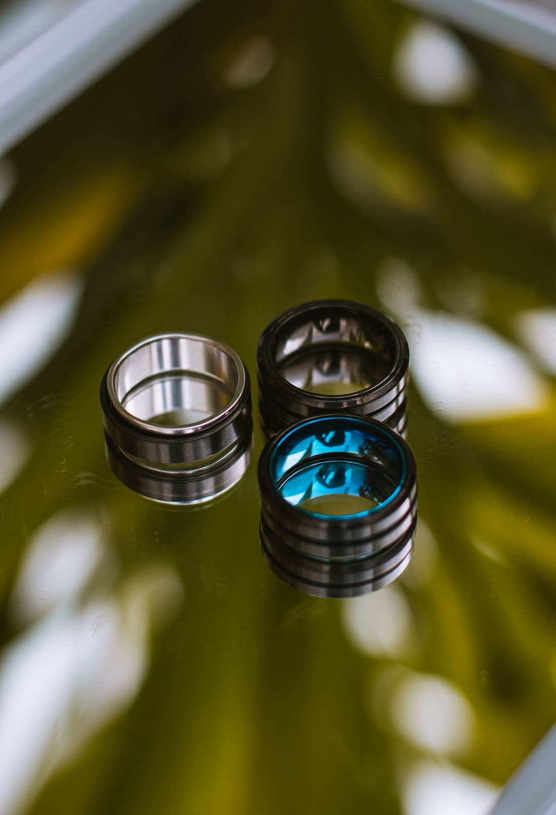 Bague Anneau Large — Anneau large brossé, finition acier